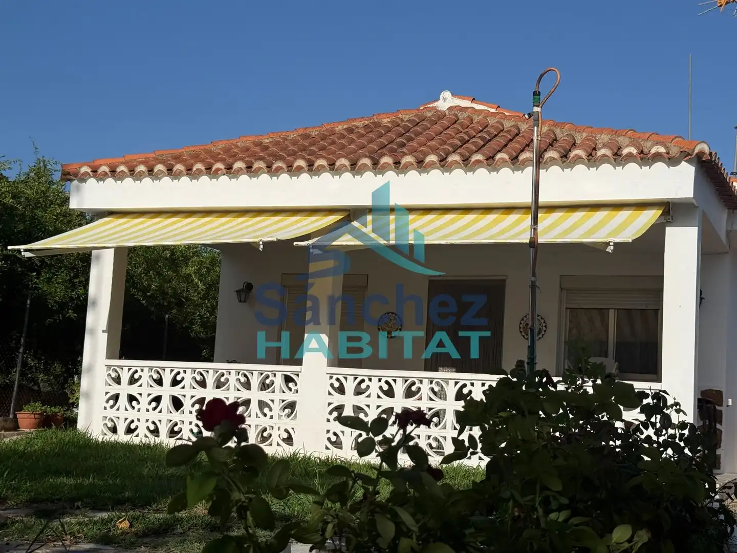 Exterior view of Houses for sale in Chelva  with Private garden, Terrace and Storage room