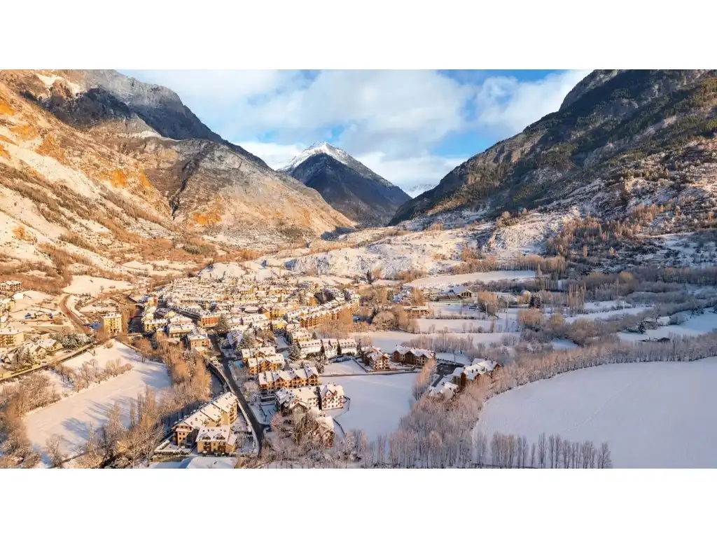 Vista exterior de Apartamento en venta en Benasque con Terraza