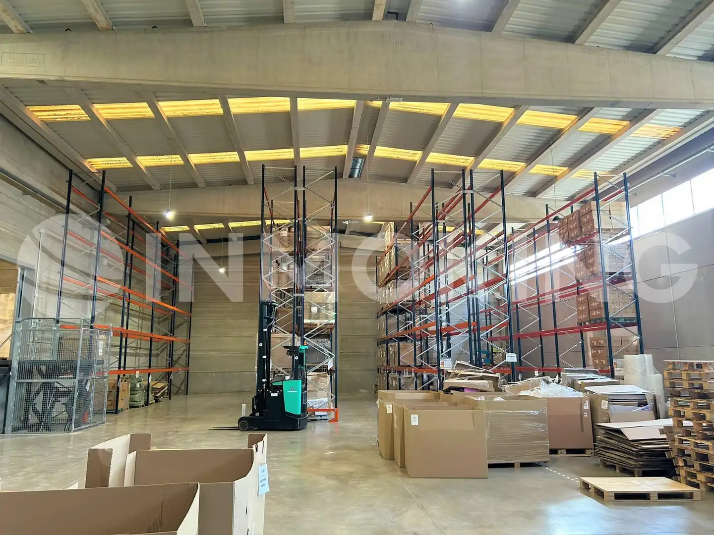 Industrial building to rent in Fuente del Jarro, imagen 2