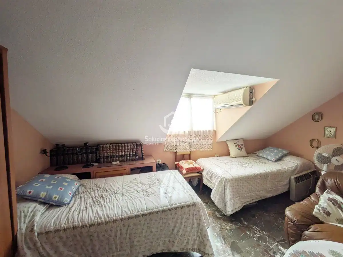 Dormitori de Casa o xalet en venda en Jaén amb Aire condicionat, Terrassa i Traster
