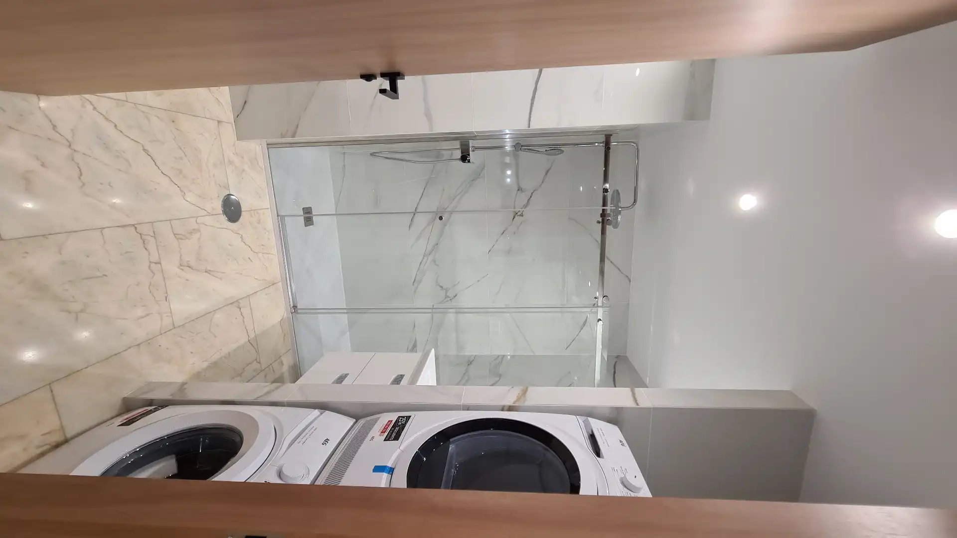Bany de Apartament de lloguer en Madrid amb Aire condicionat, Calefacció i Moblat