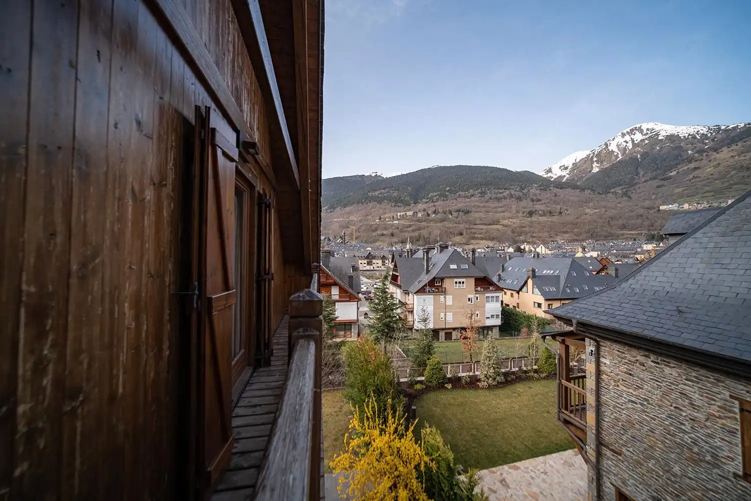 Vista exterior de Casa o chalet en venta en Vielha e Mijaran con Jardín privado, Parquet y Terraza