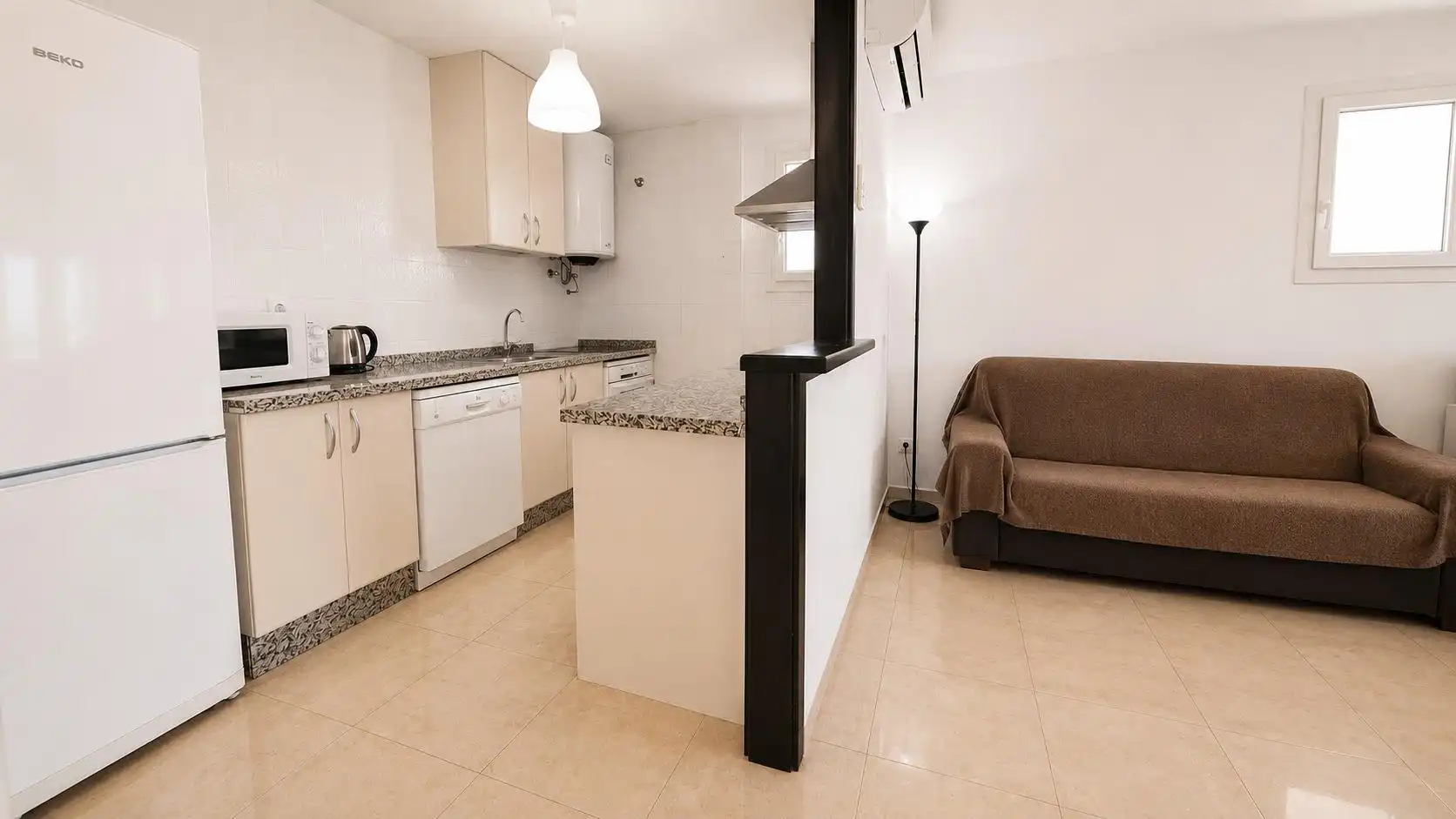 Cocina de Apartamento en venta en Manilva con Aire acondicionado, Amueblado y Piscina comunitaria