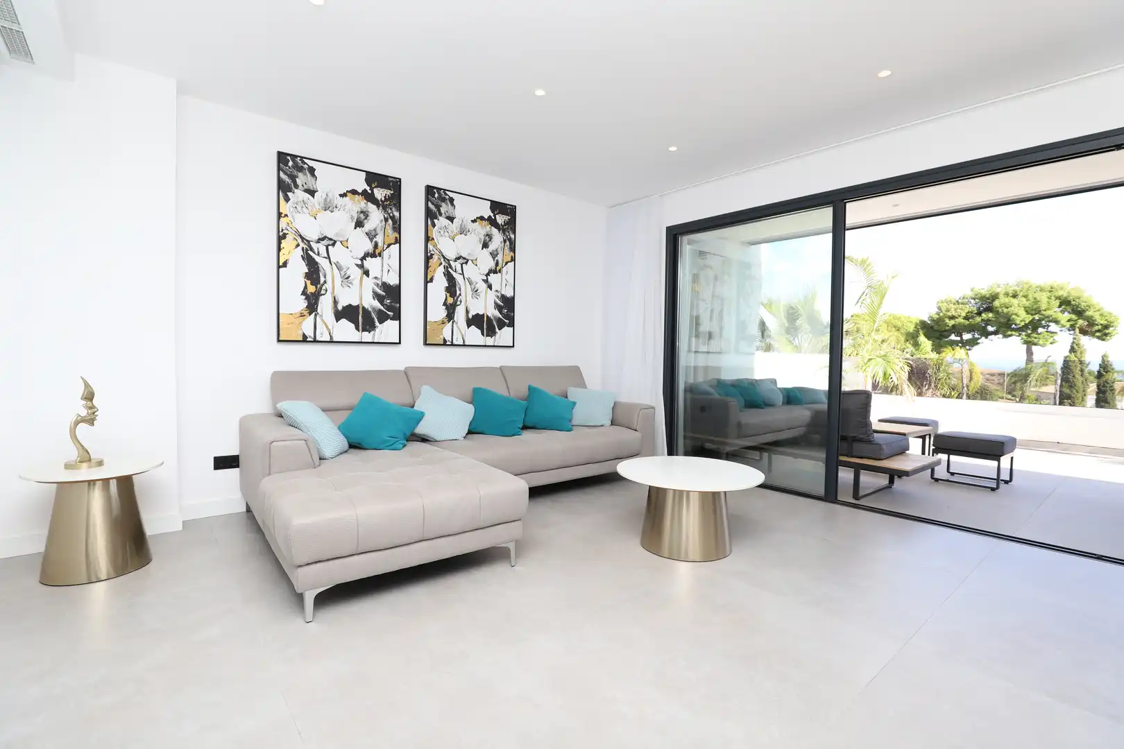 Sala de estar de Apartamento en venta en Estepona con Aire acondicionado, Calefacción y Terraza
