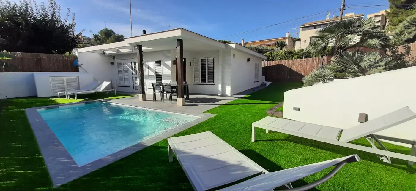 Schwimmbecken von Haus oder Chalet zur Miete in Sant Pere de Ribes mit Klimaanlage, Heizung und Privatgarten