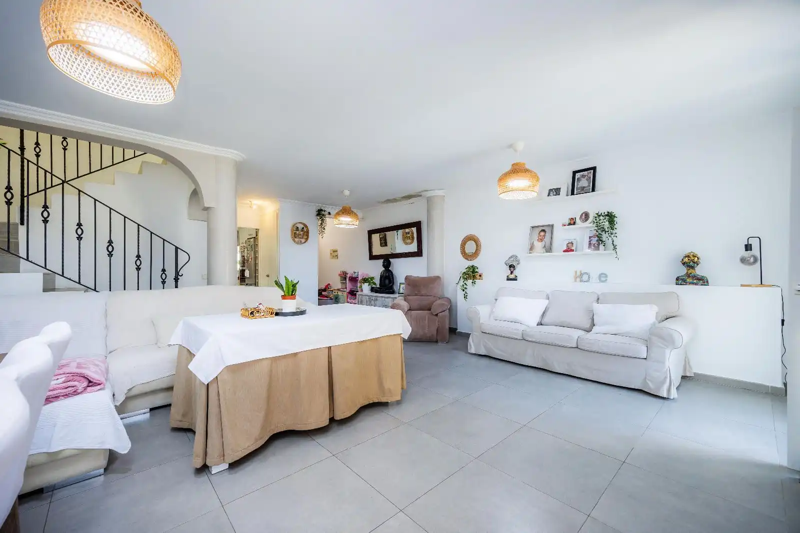 Wohnzimmer von Einfamilien-Reihenhaus zum Verkauf in Capdepera mit Klimaanlage, Terrasse und Schwimmbad