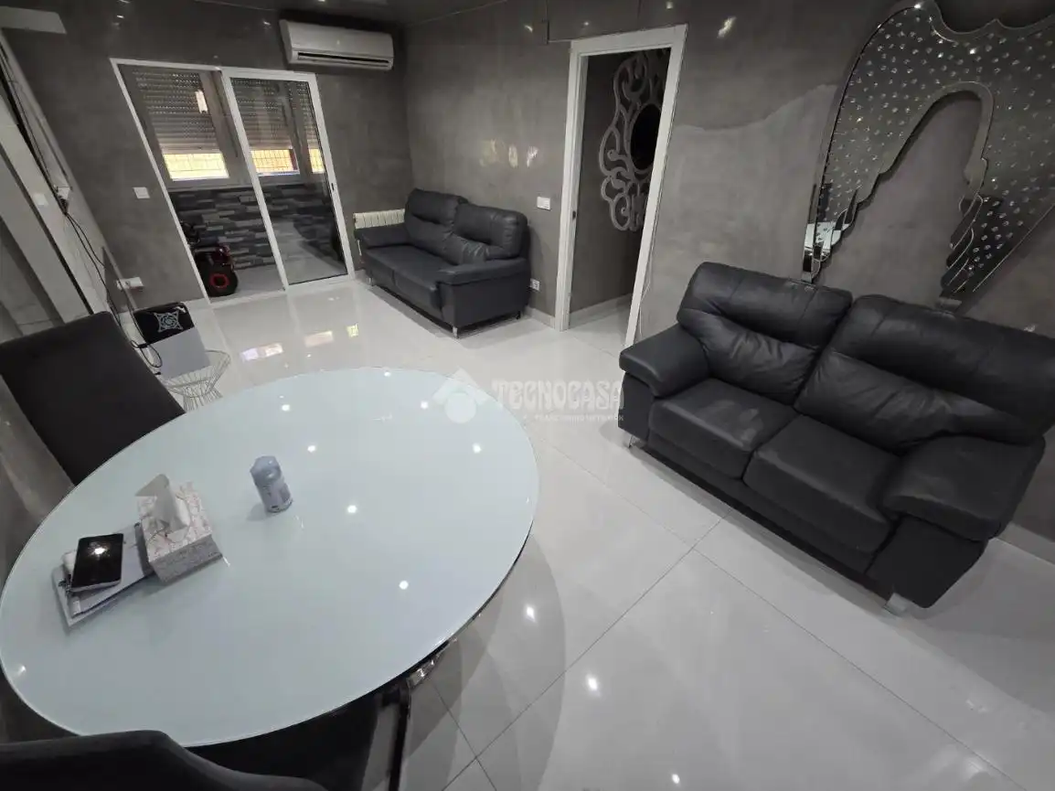 Living room of Flat for sale in Madrid  with Air Conditioner and Heating