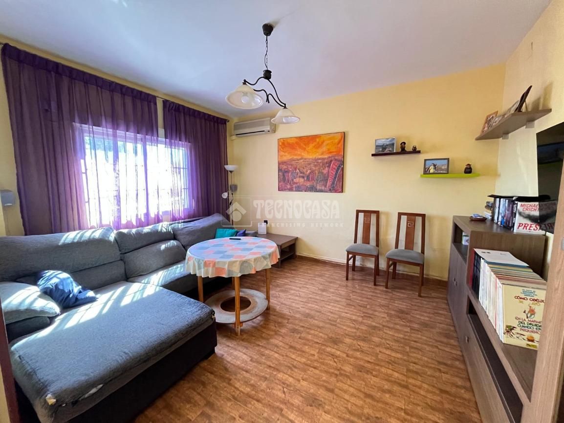 Living room of Single-family semi-detached for sale in Linares