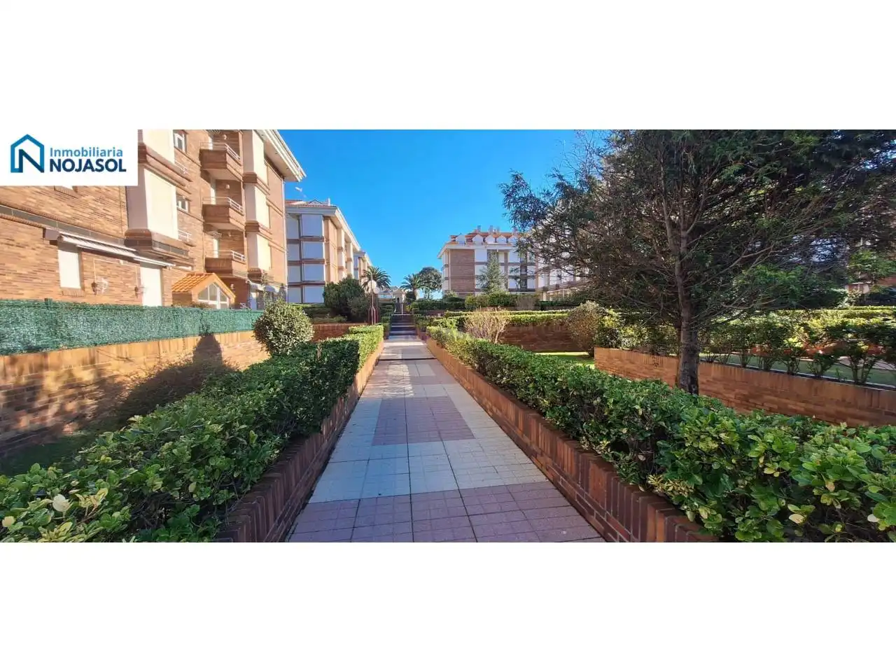 Außenansicht von Wohnung zur Miete in Noja mit Heizung, Privatgarten und Terrasse