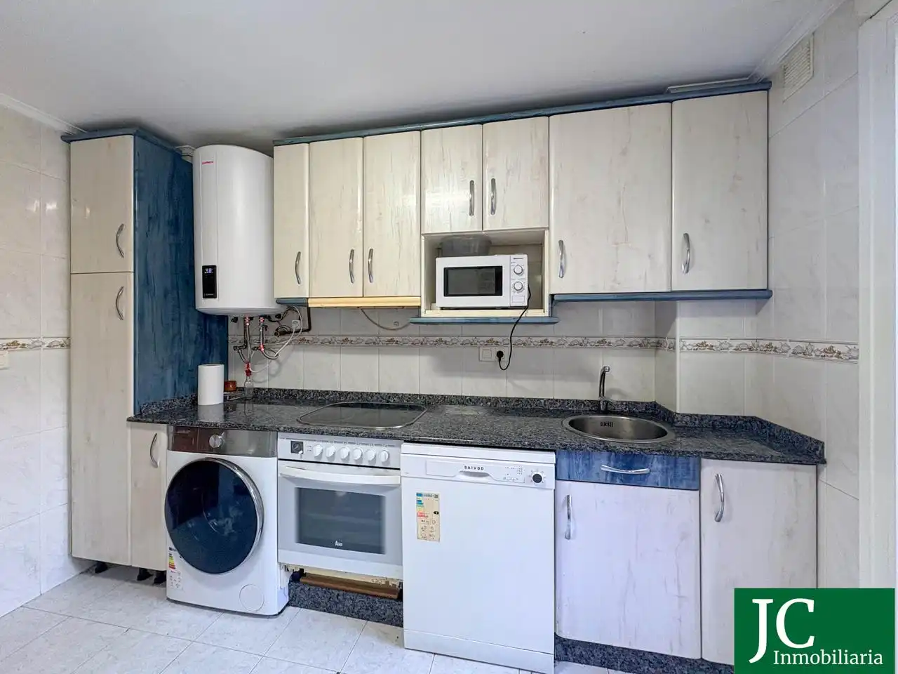 Cuina de Apartament en venda en Bárcena de Cicero amb Calefacció, Parquet i Terrassa