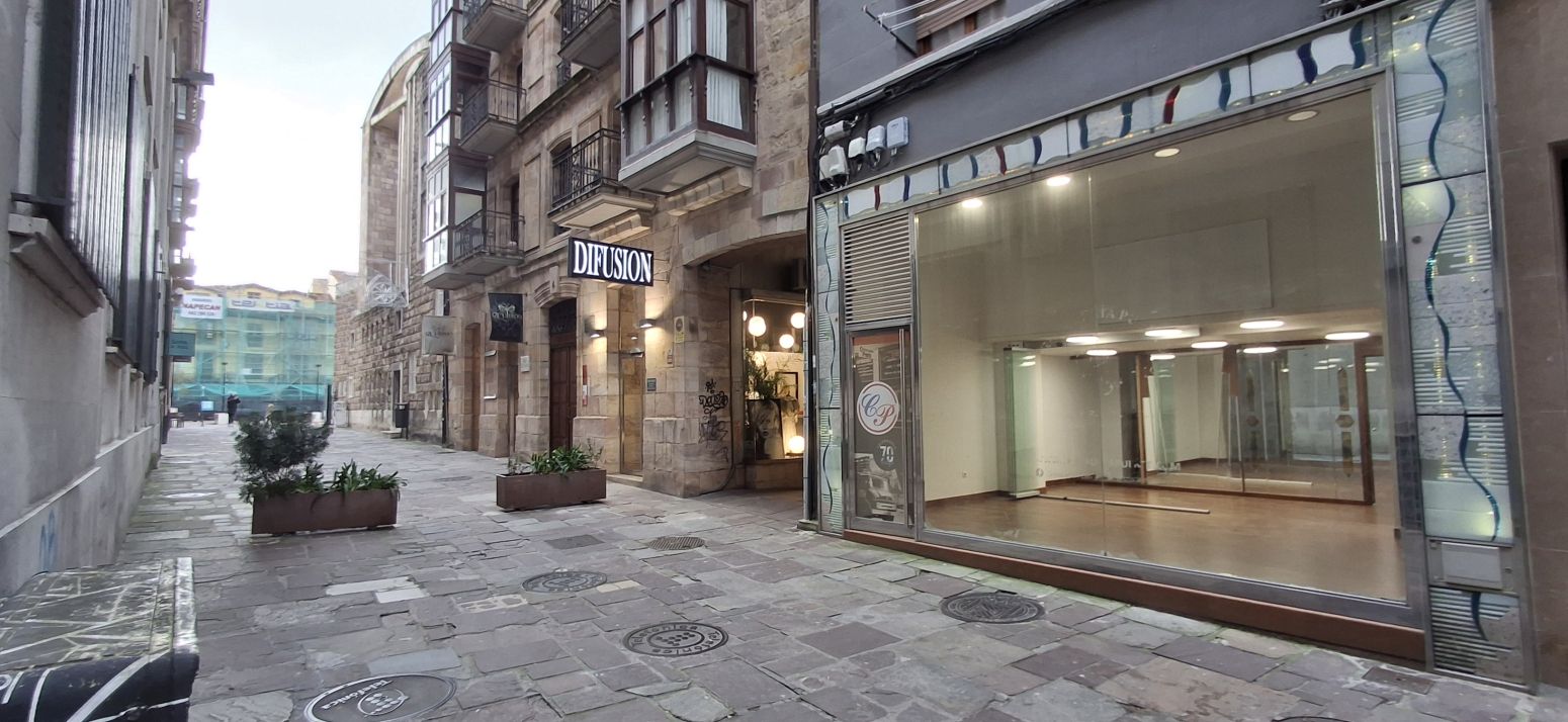 Vista exterior de Local de lloguer en Torrelavega 