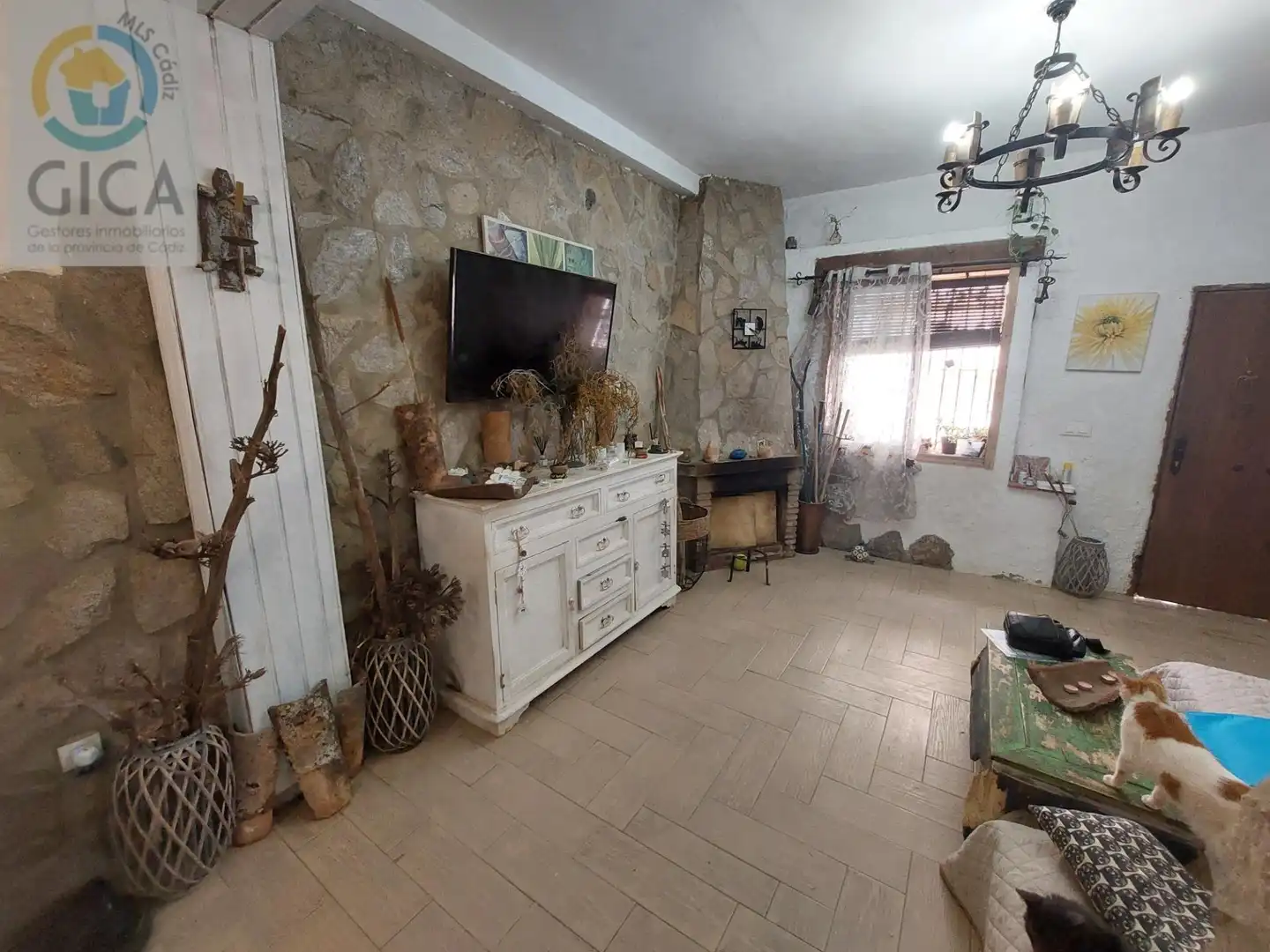 Sala d'estar de Casa o xalet en venda en Algeciras amb Terrassa