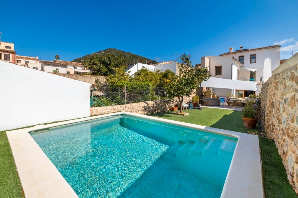 Piscina de Finca rústica en venda en Alaró amb Aire condicionat, Jardí privat i Parquet