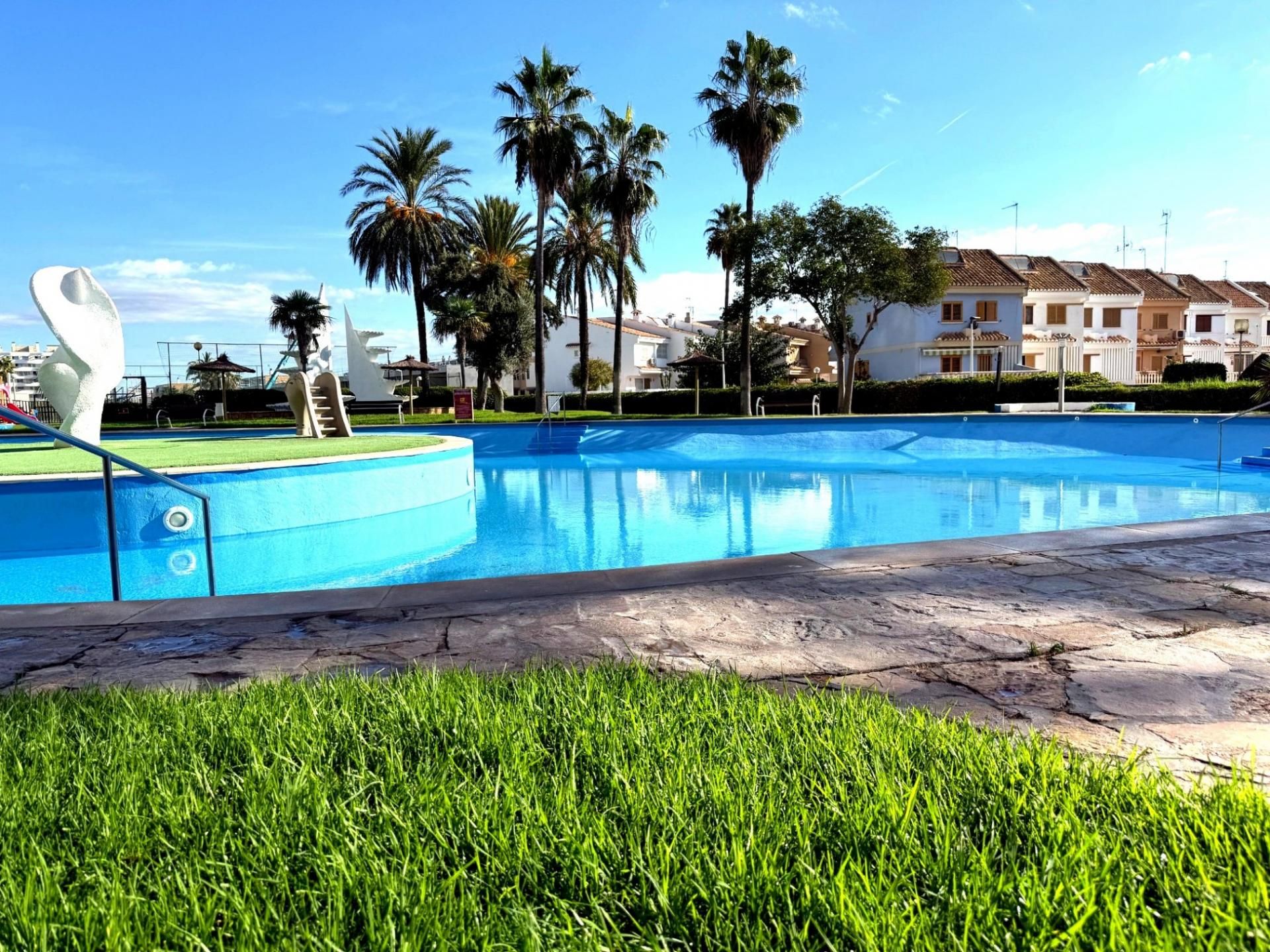 Piscina de Casa adosada en venda en El Puig de Santa Maria amb Aire condicionat, Jardí privat i Terrassa