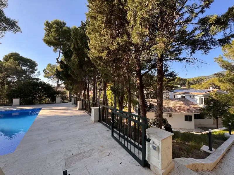 Vista exterior de Casa o xalet en venda en Cabrera de Mar amb Aire condicionat, Calefacció i Jardí privat