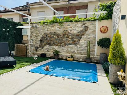 Piscina de Casa adosada en venda en Valdemoro amb Aire condicionat, Jardí privat i Traster