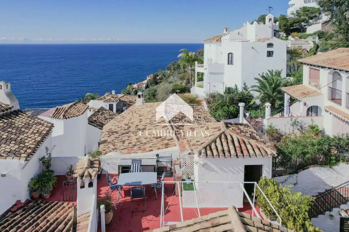 Vista exterior de Casa o xalet en venda en Salobreña amb Terrassa, Internet i Piscina comunitària