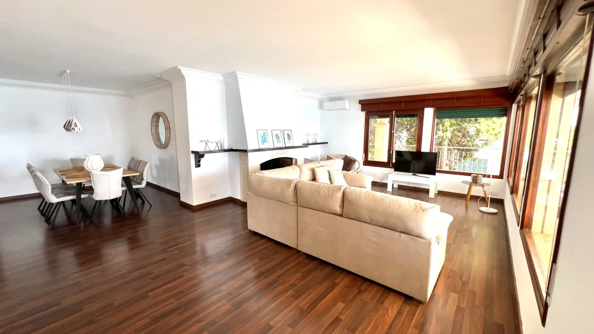 Living room of Flat for rent in Alcúdia  with Air Conditioner, Parquet flooring and Terrace
