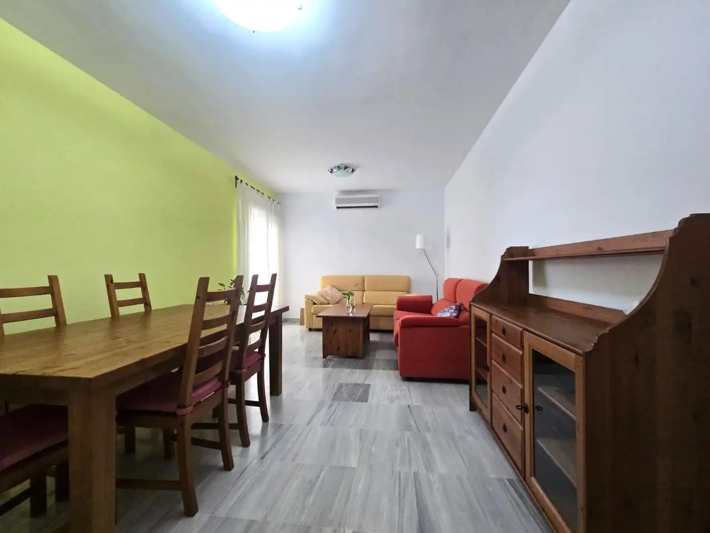 Sala d'estar de Planta baixa de lloguer en Jerez de la Frontera amb Aire condicionat, Terrassa i Moblat