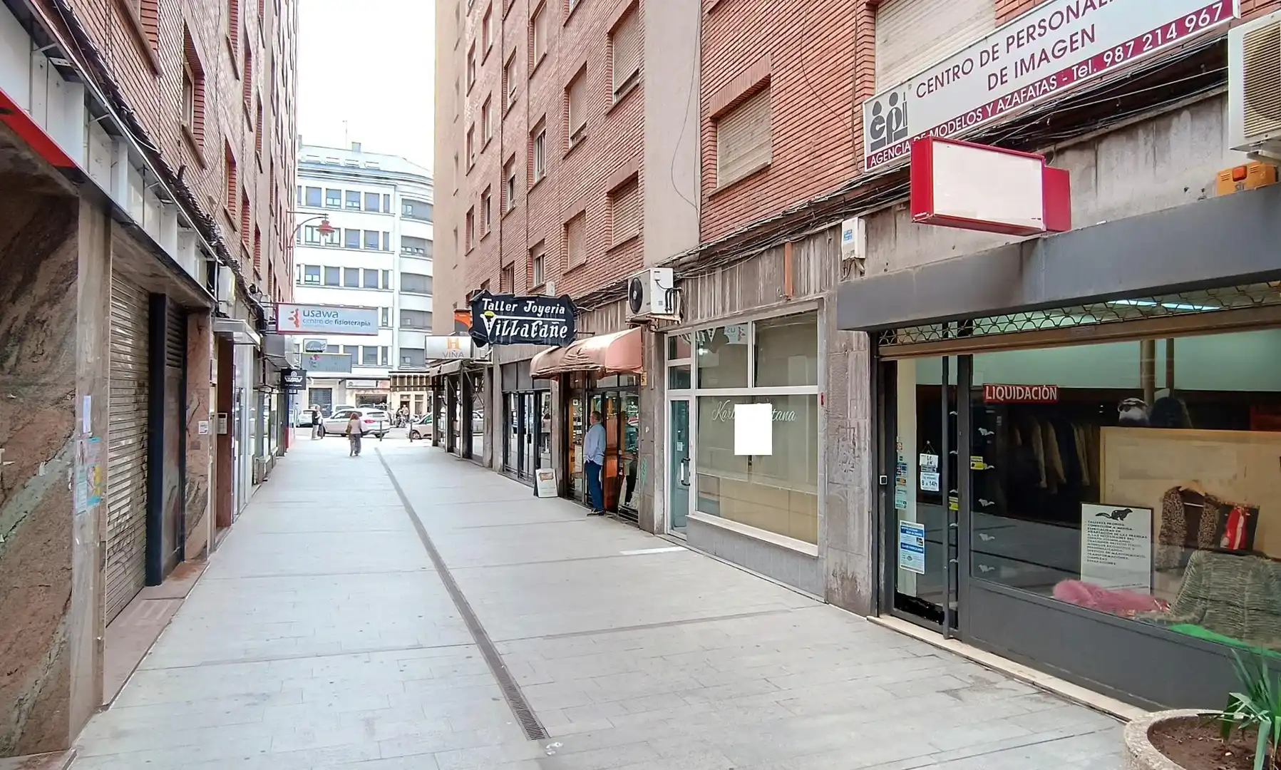 Vista exterior de Local en venta en León Capital  con Aire acondicionado