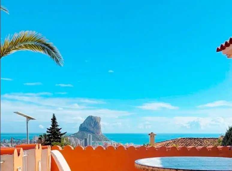 Vista exterior de Casa o chalet en venta en Calpe / Calp con Aire acondicionado, Calefacción y Jardín privado