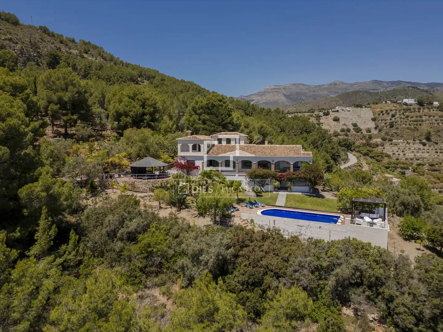 Vista exterior de Casa o xalet en venda en Almuñécar amb Aire condicionat, Calefacció i Jardí privat