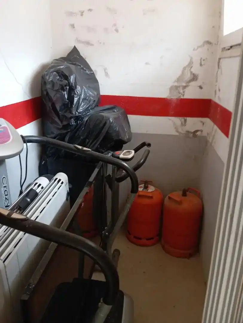 Casa adosada en venda en Besalú amb Traster