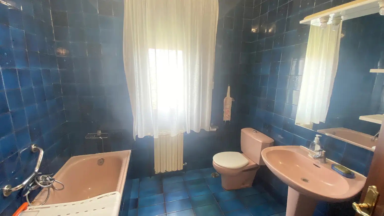 Badezimmer von Haus oder Chalet zum Verkauf in Polanco mit Heizung, Privatgarten und Parkett