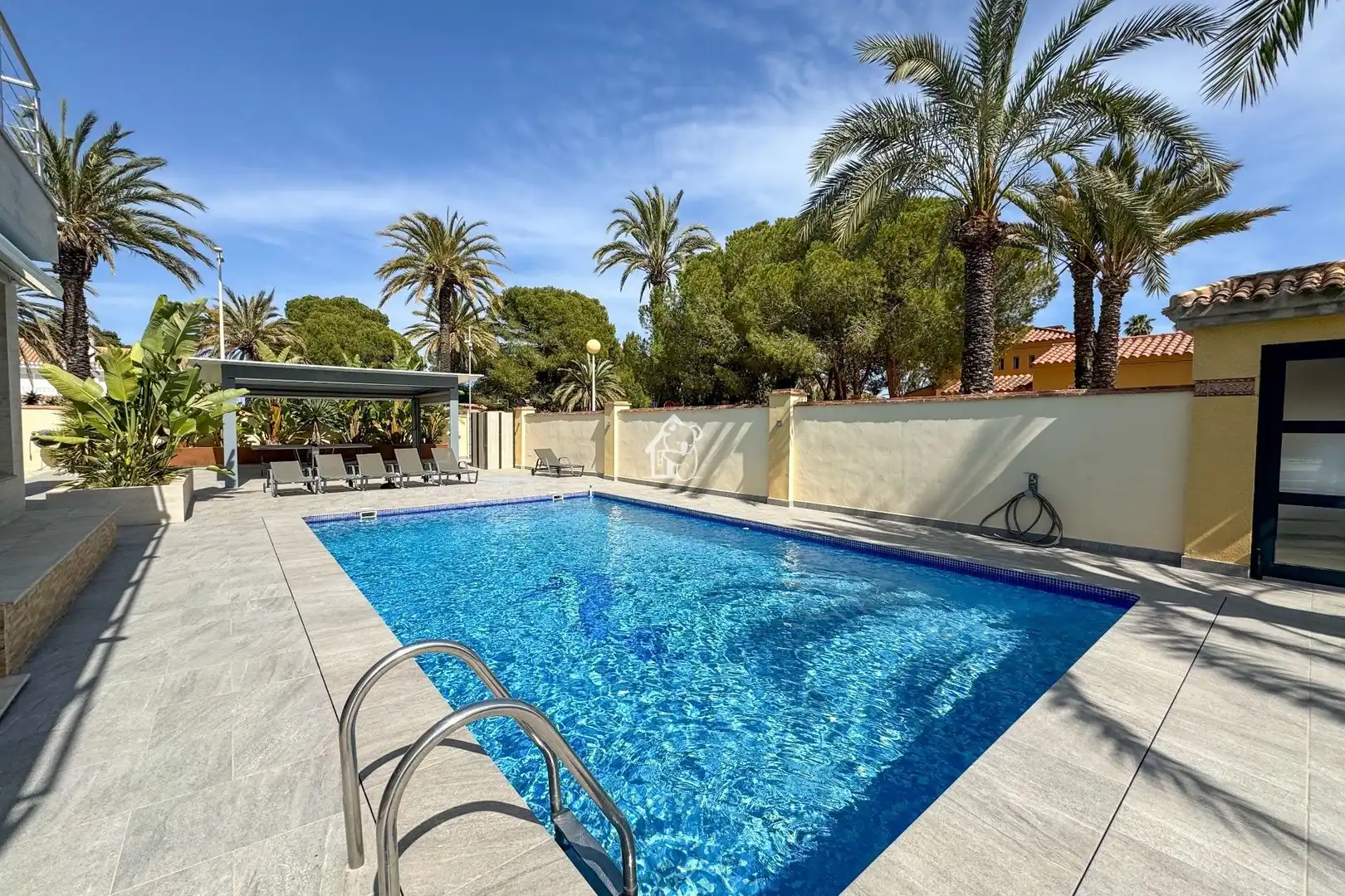Piscina de Casa o xalet de lloguer en Orihuela amb Aire condicionat, Jardí privat i Terrassa