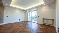 Sala d'estar de Pis de lloguer en  Madrid Capital amb Aire condicionat, Calefacció i Parquet