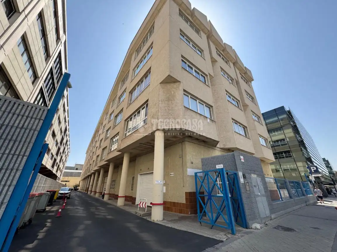 Vista exterior de Local en venta en  Madrid Capital con Calefacción