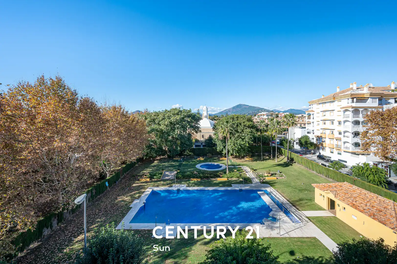 Vista exterior de Pis en venda en Marbella amb Aire condicionat, Calefacció i Terrassa