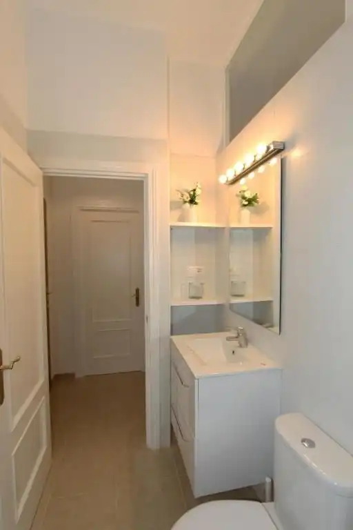 Badezimmer von Wohnung zur Miete in Málaga mit Klimaanlage und Möbliert