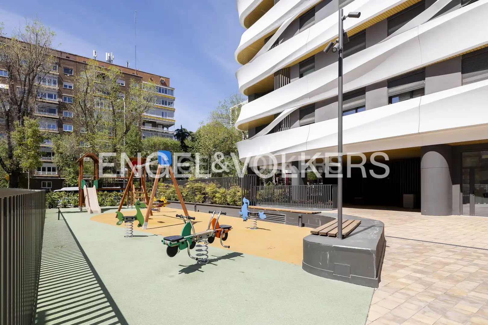 Terrasse von Wohnung zum Verkauf in Madrid mit Klimaanlage, Heizung und Privatgarten
