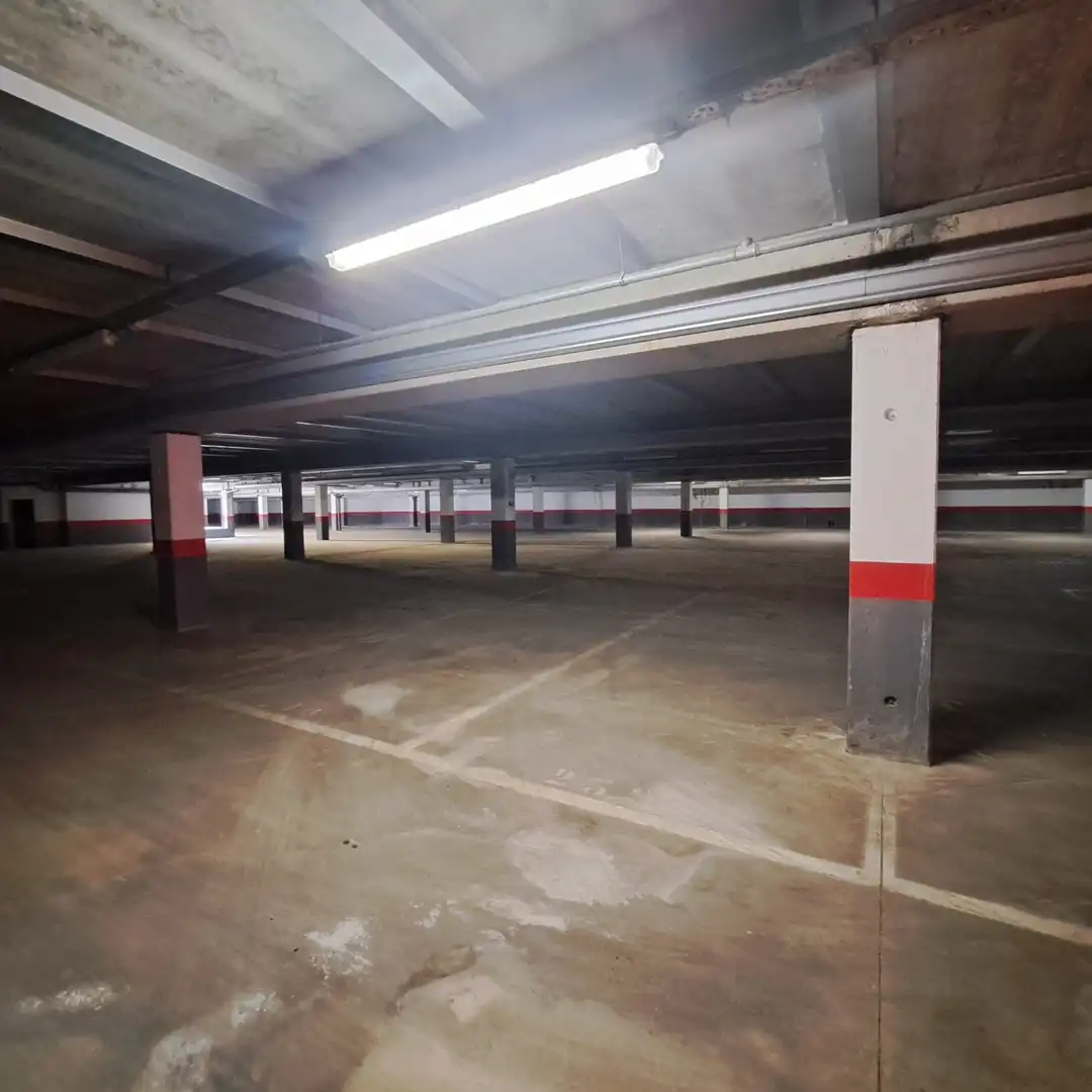Einzelparkplatz mit Aufzug zum Verkauf in Avinguda Joan Calot 12, imagen 5