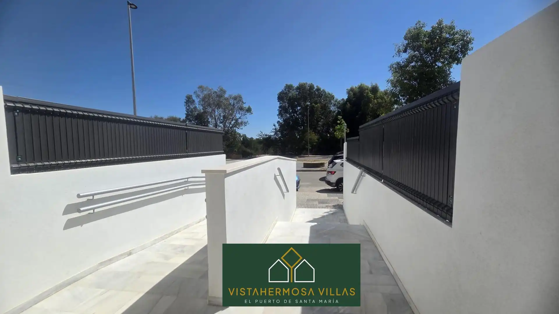 Vista exterior de Piso en venta en El Puerto de Santa María con Terraza y Piscina comunitaria