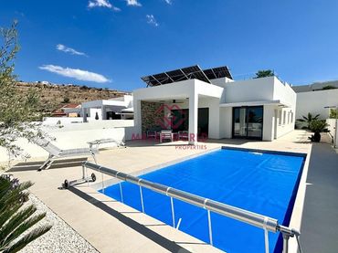 Chalet con piscina en venta en Benijófar