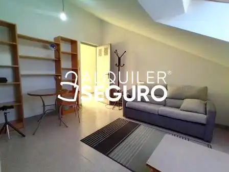 Sala de estar de Piso de alquiler en Oleiros con Calefacción, Trastero y Amueblado