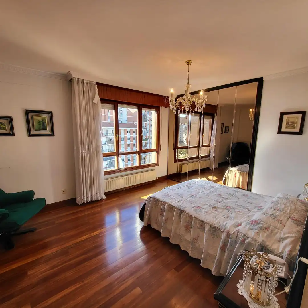 Habitación de Piso en venta en Basauri  con Calefacción, Terraza y Trastero