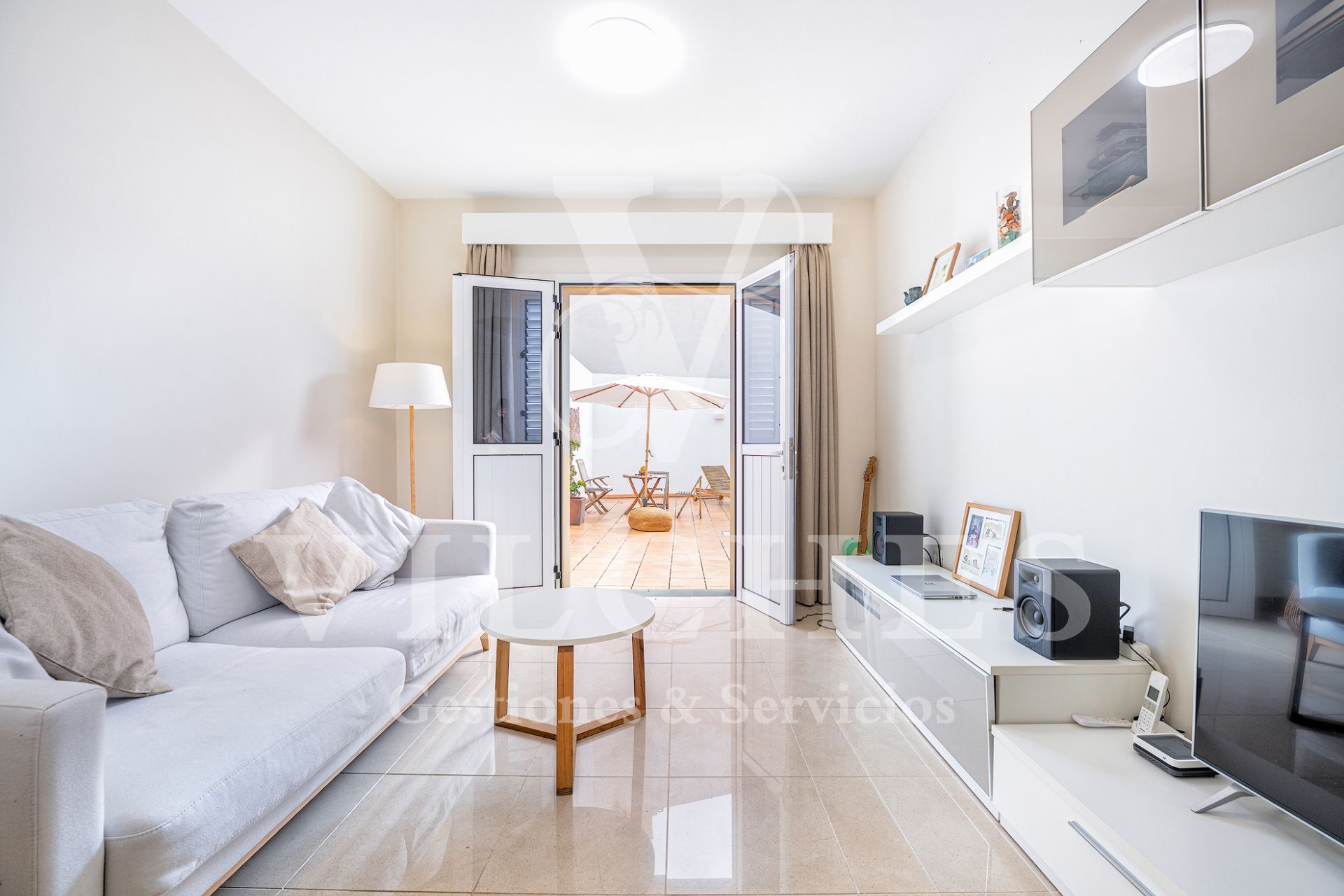 Sala d'estar de Casa adosada en venda en Moya (Las Palmas) amb Terrassa i Moblat