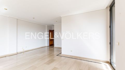 Photo 3 of Flat for rent in Calle de Henri Dunant, Nueva España, Madrid Capital