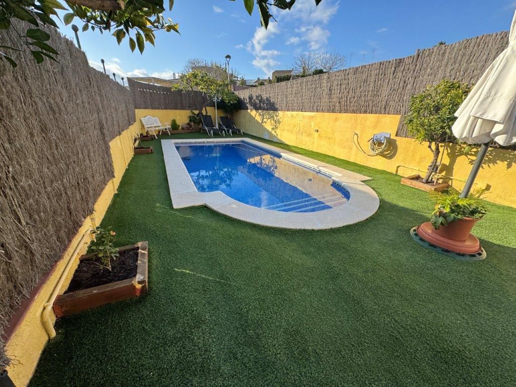 Swimming pool of House or chalet for sale in Calafell  with Air Conditioner, Heating and Terrace
