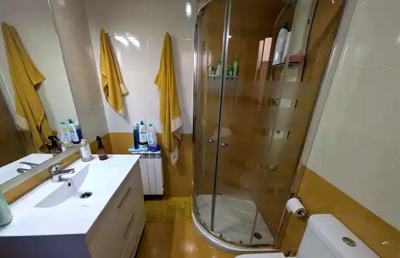 Baño de Piso de alquiler en Linares con Aire acondicionado, Calefacción y Parquet