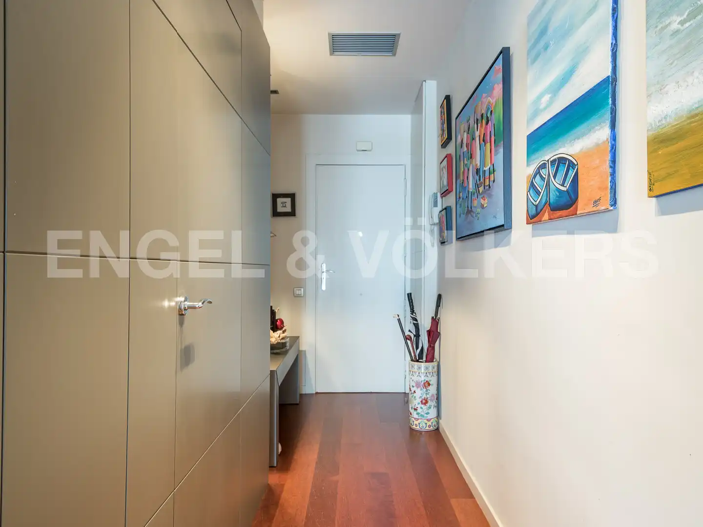 Wohnung zum Verkauf in Barcelona mit Klimaanlage, Heizung und Terrasse