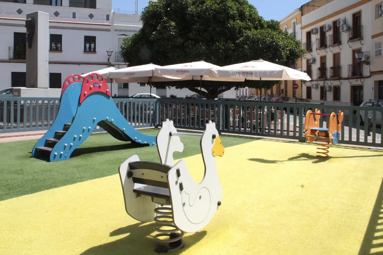 Exterior view of Commercial properties for transfer in Sevilla  with Air Conditioner