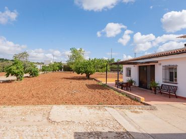 Casa con jardín en venta en Villanueva del Rosario