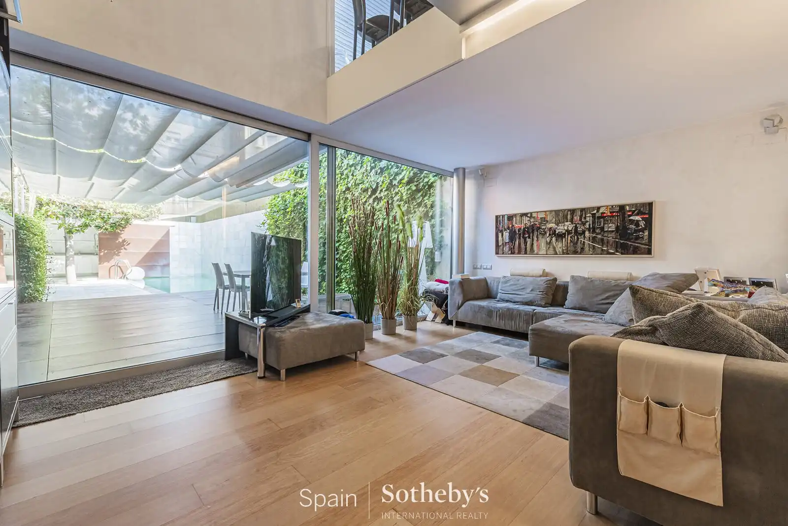 Sala d'estar de Casa o xalet en venda en Barcelona amb Aire condicionat, Jardí privat i Terrassa