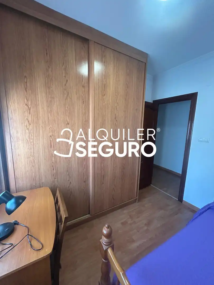 Dormitori de Pis de lloguer en Maracena amb Aire condicionat, Calefacció i Terrassa