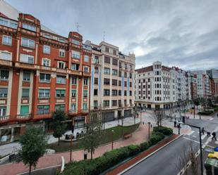 Vista exterior de Pis en venda en Bilbao  amb Calefacció i Balcó