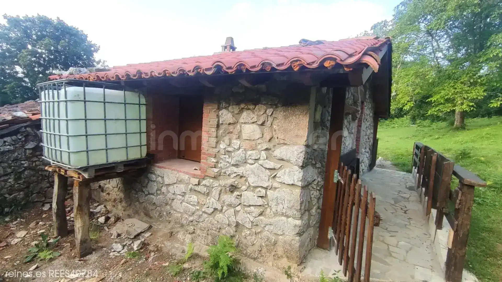 Vista exterior de Finca rústica en venda en Onís amb Terrassa